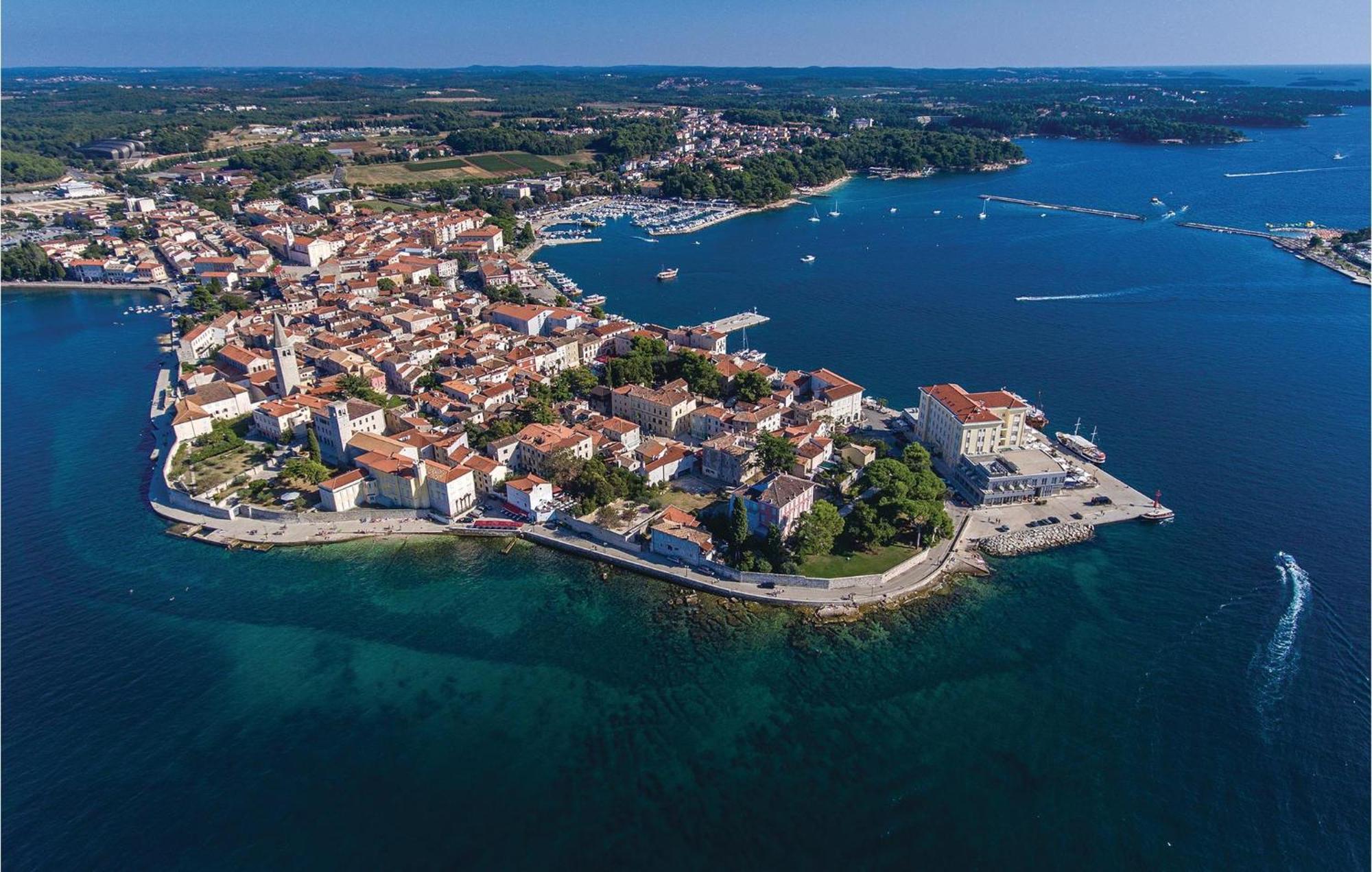 Gorgeous Apartment In Porec With Kitchen Bagian luar foto