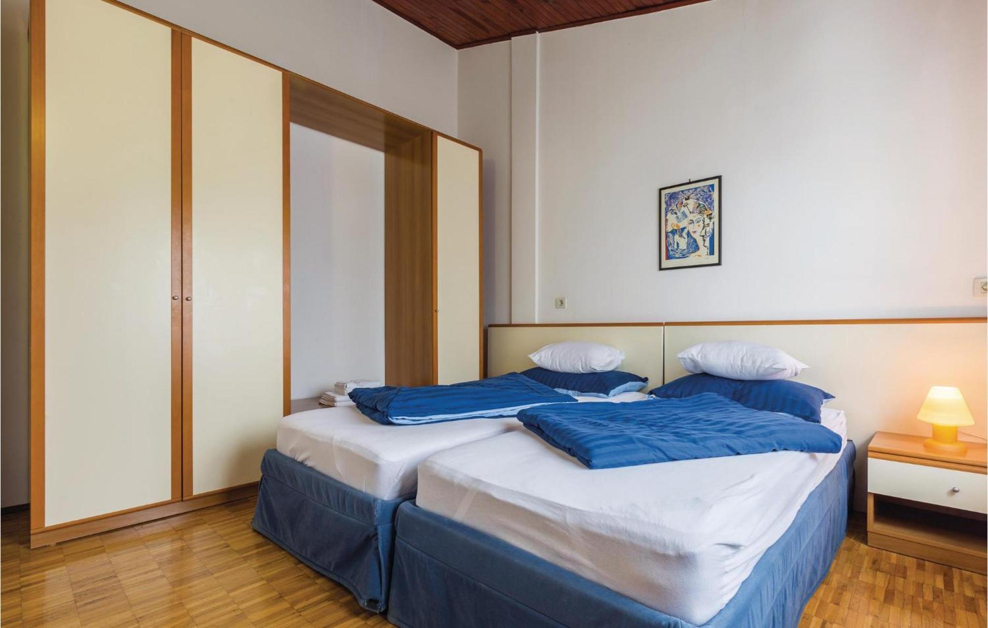 Gorgeous Apartment In Porec With Kitchen Bagian luar foto