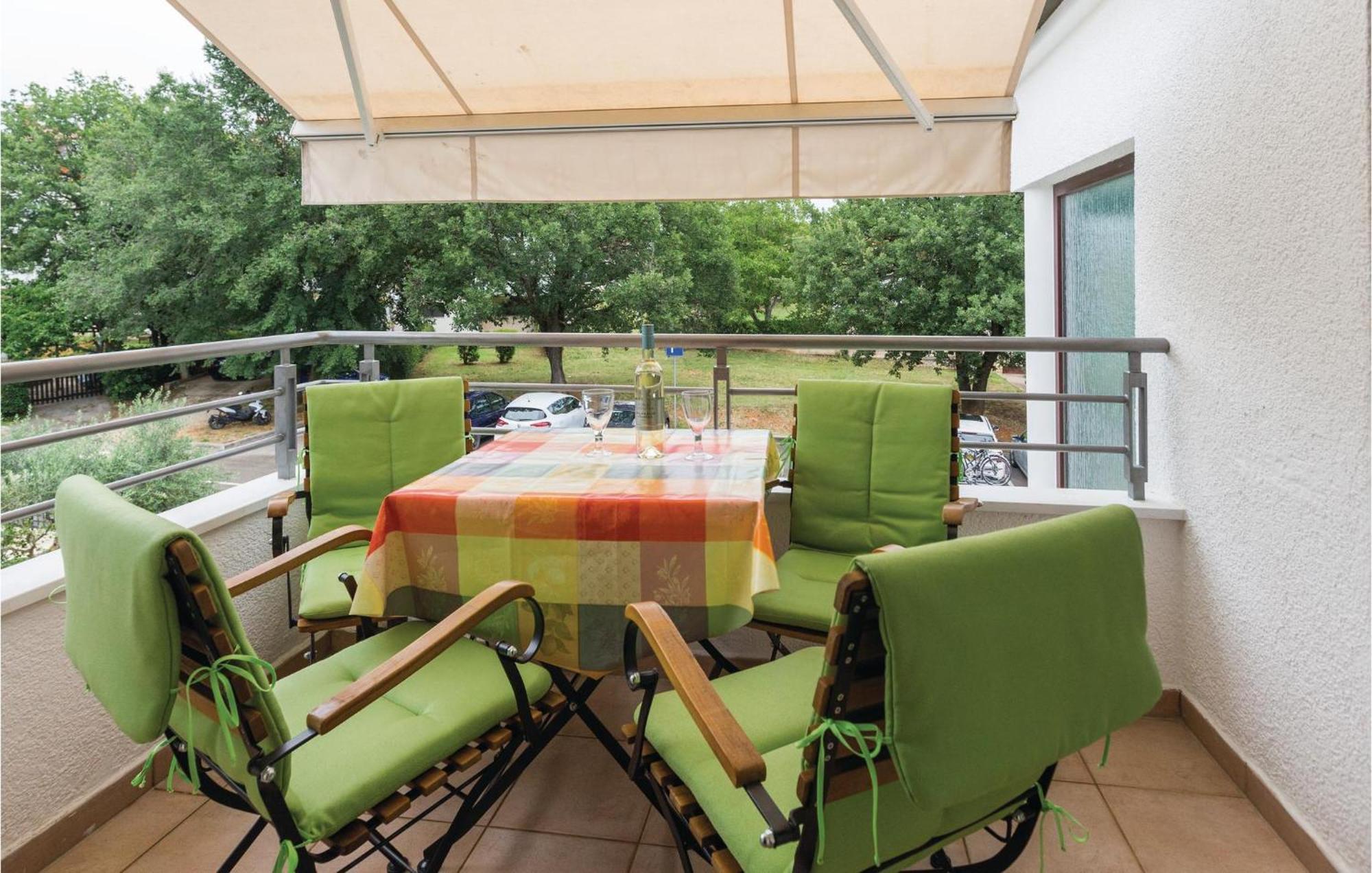 Gorgeous Apartment In Porec With Kitchen Bagian luar foto