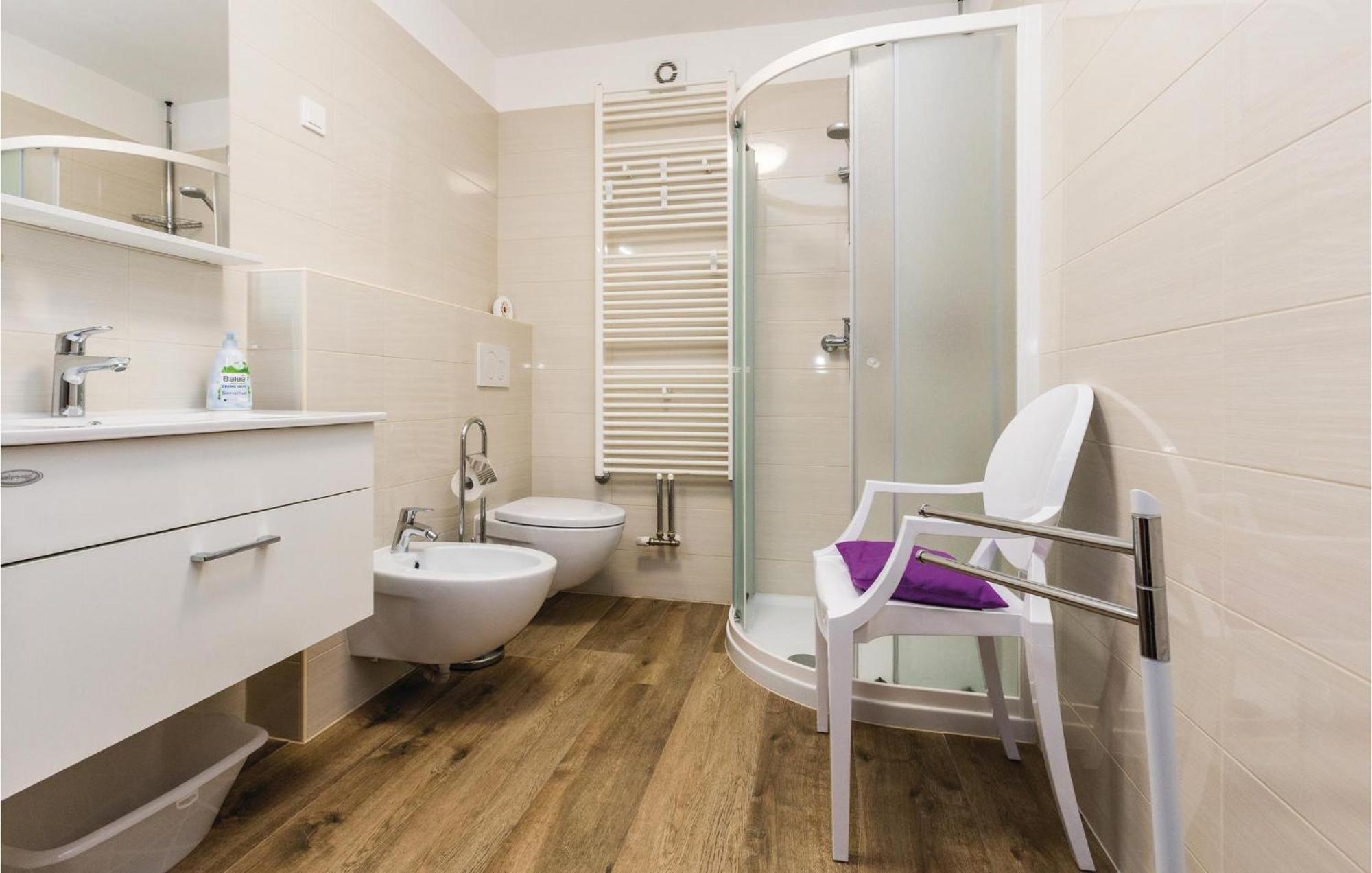Gorgeous Apartment In Porec With Kitchen Bagian luar foto