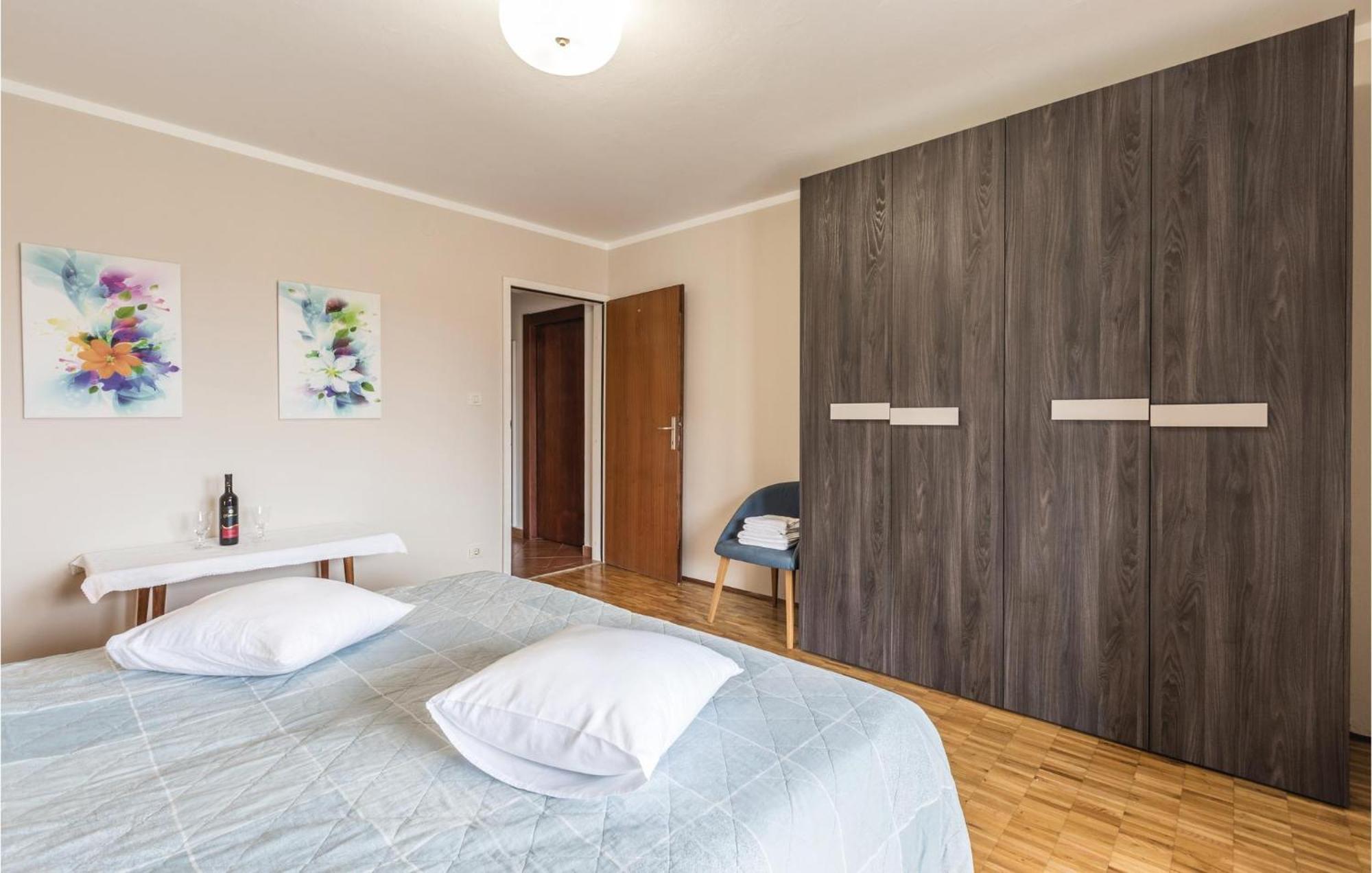 Gorgeous Apartment In Porec With Kitchen Bagian luar foto
