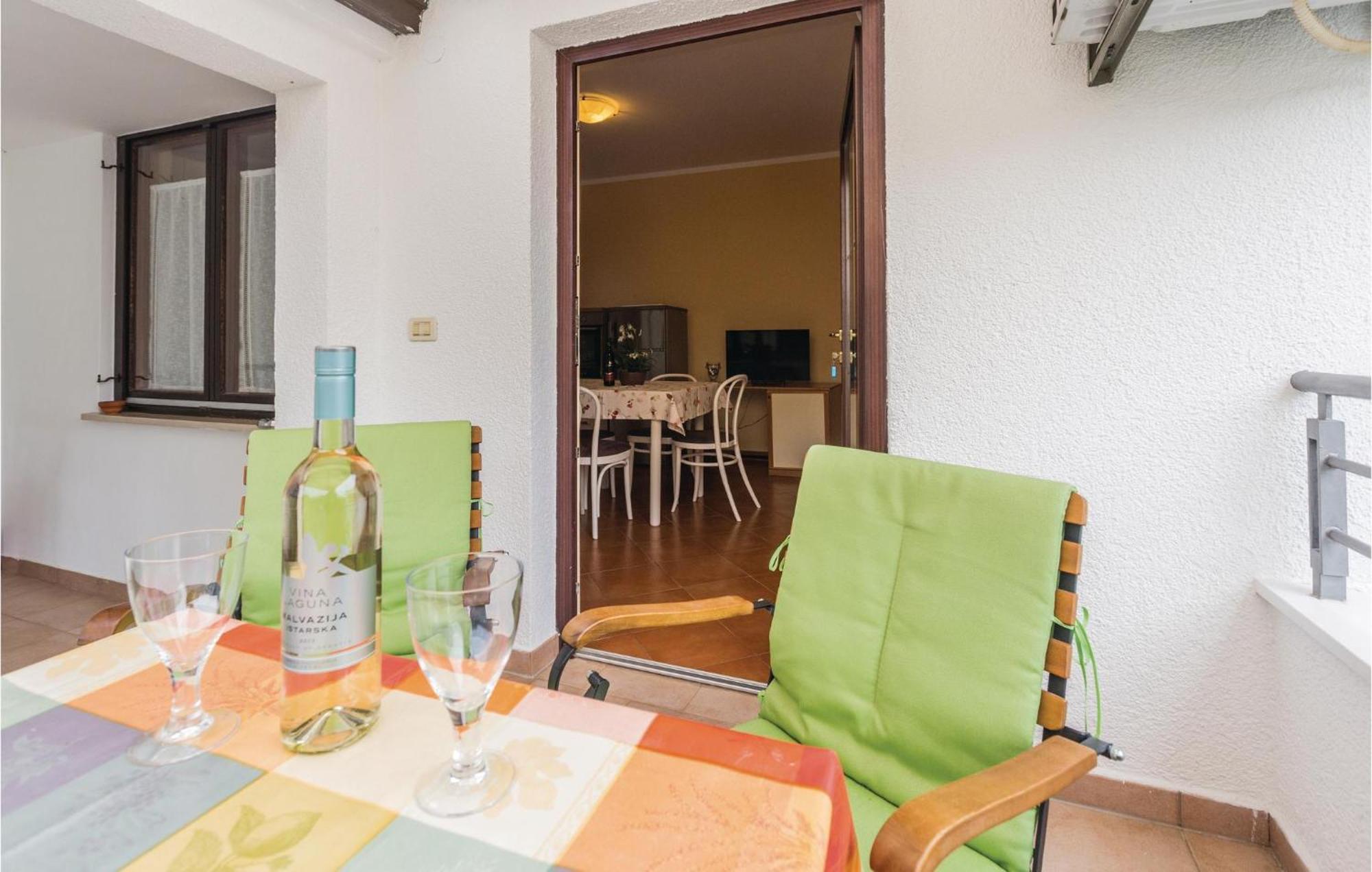 Gorgeous Apartment In Porec With Kitchen Bagian luar foto